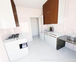 Cuina de Apartament en venda en Vigo  amb Calefacció, Terrassa i Traster