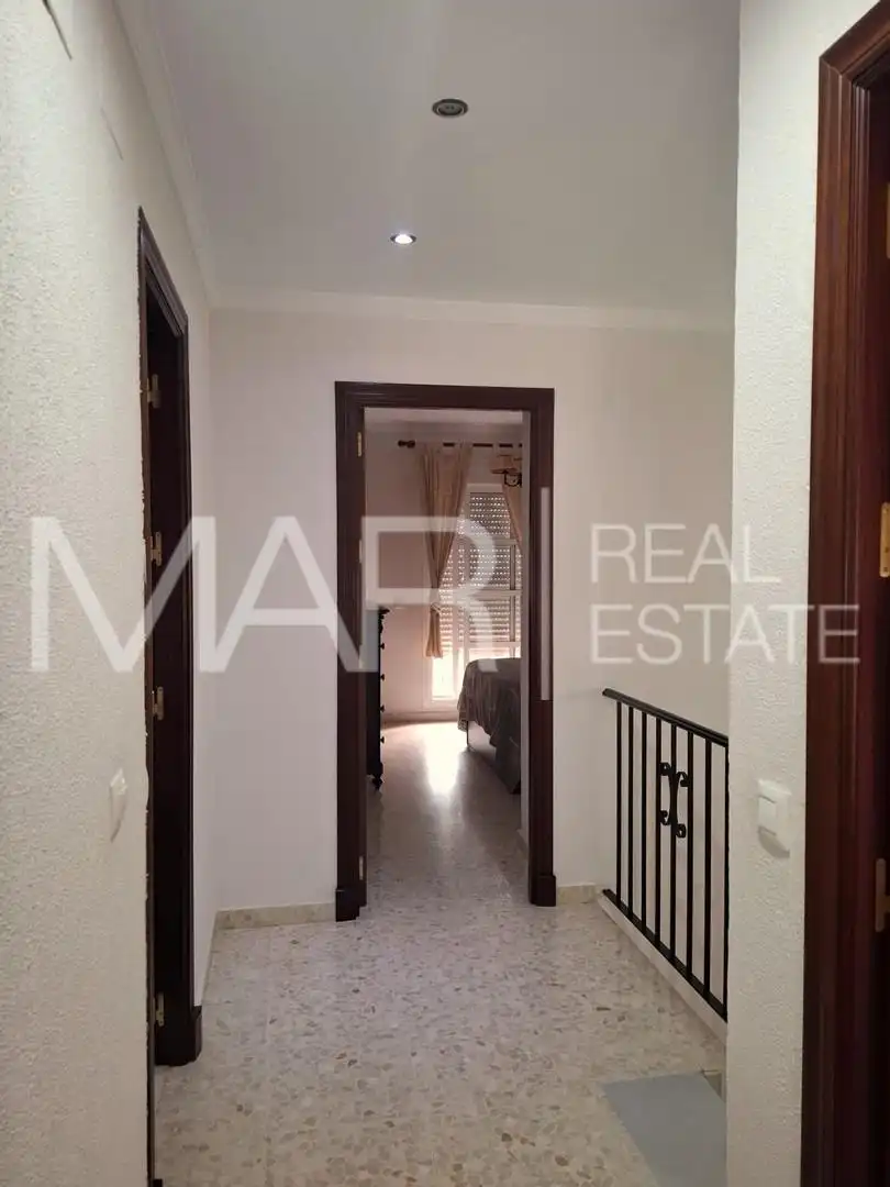 Vista exterior de Casa adosada en venta en Chiclana de la Frontera con Aire acondicionado y Balcón