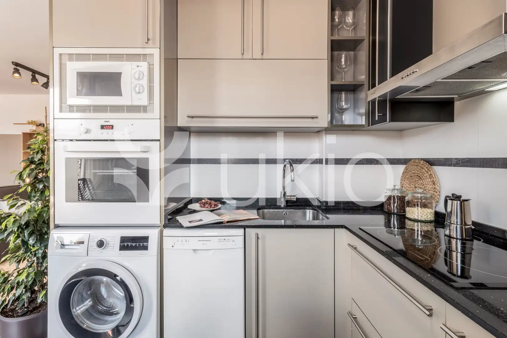 Cuina de Apartament de lloguer en Madrid amb Aire condicionat, Calefacció i Terrassa