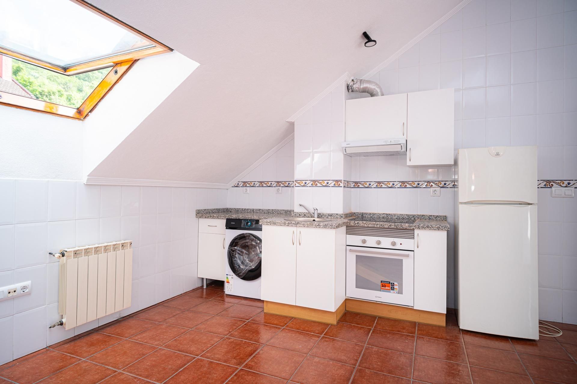 Kitchen of Attic for sale in Oviedo 