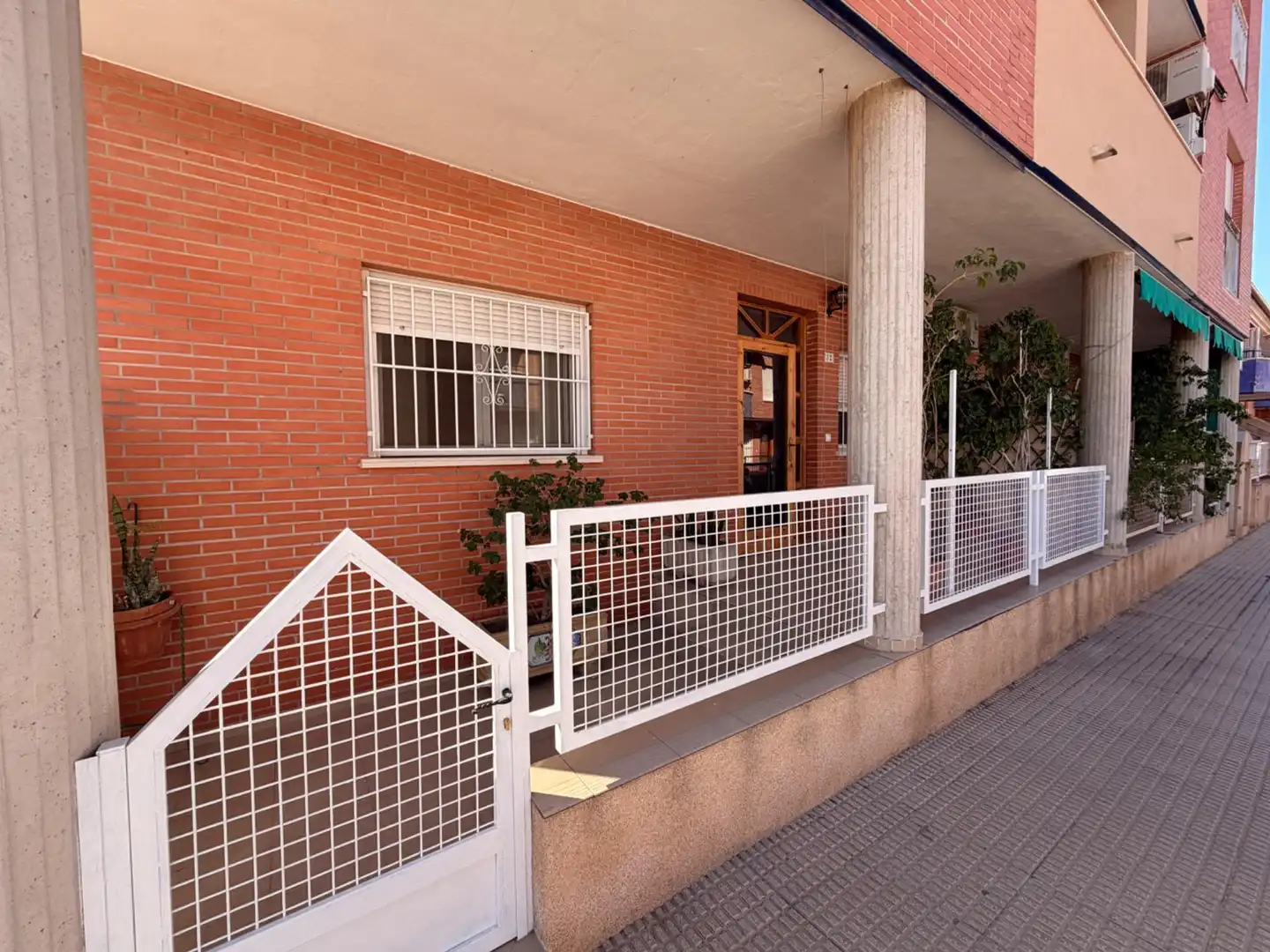 Vista exterior de Planta baja de alquiler en Murcia con Aire acondicionado, Jardín privado y Terraza