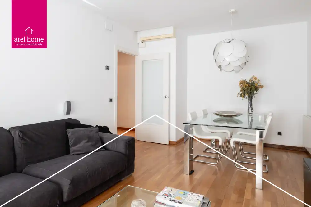 Sala de estar de Piso en venta en Sant Just Desvern con Calefacción, Parquet y Balcón