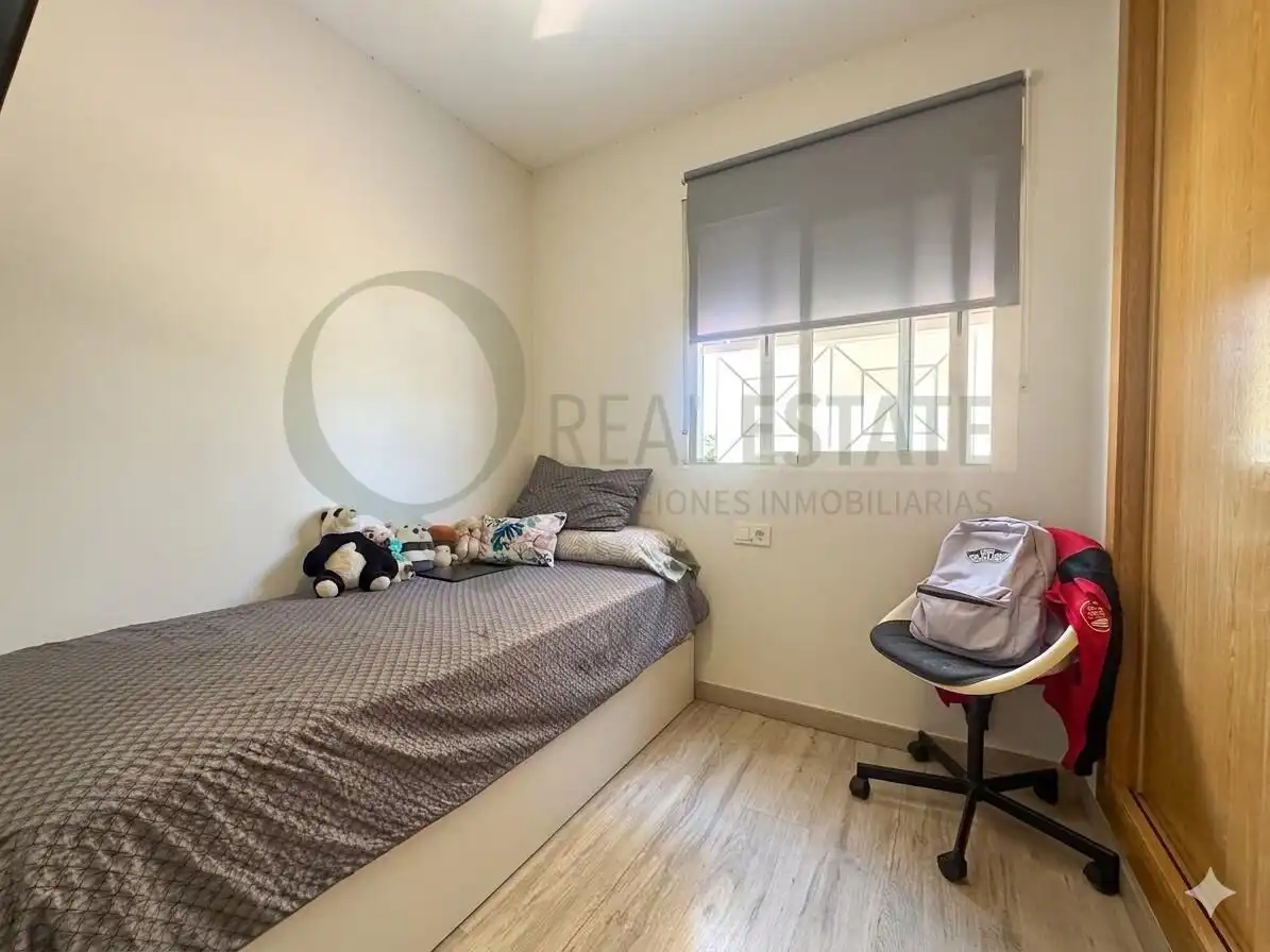 Schlafzimmer von Erdgeschoss zum Verkauf in Alicante / Alacant mit Klimaanlage, Heizung und Privatgarten