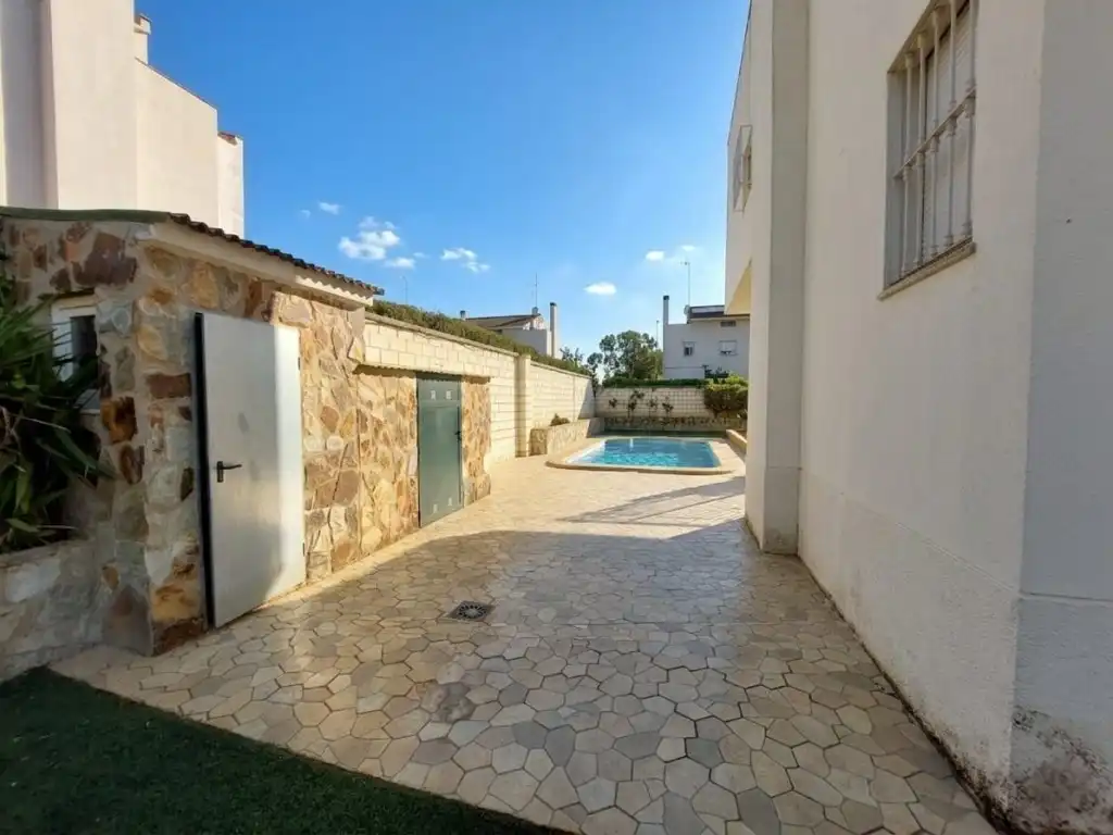 Piscina de Casa adosada en venda en Badajoz