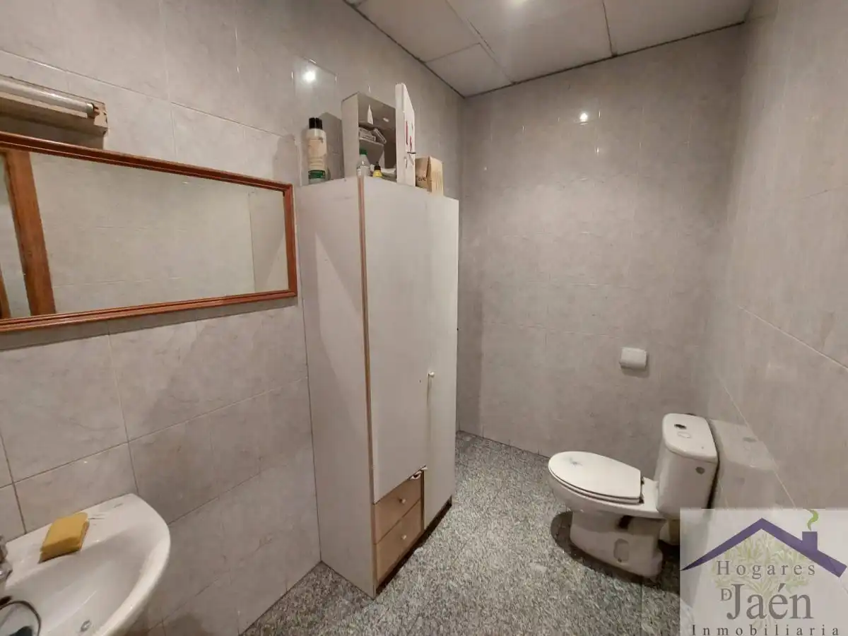 Bathroom of Industrial buildings for rent in Úbeda