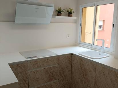 Kitchen of Flat for sale in  Zaragoza Capital  with Air Conditioner, Terrace and Storage room