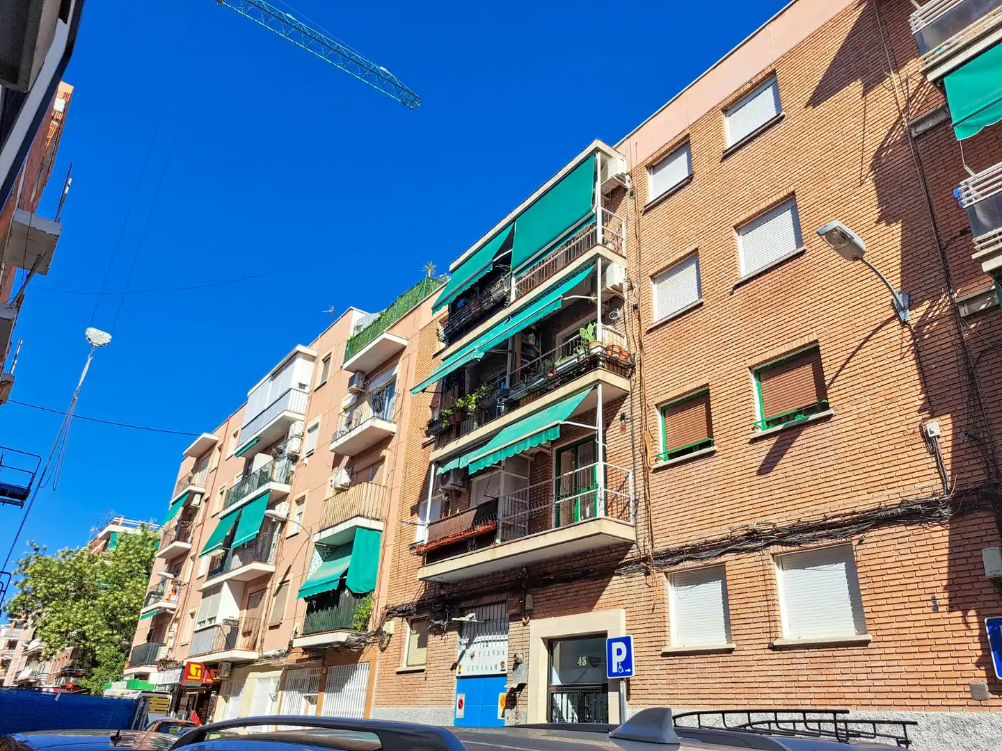Vista exterior de Pis en venda en Madrid amb Calefacció