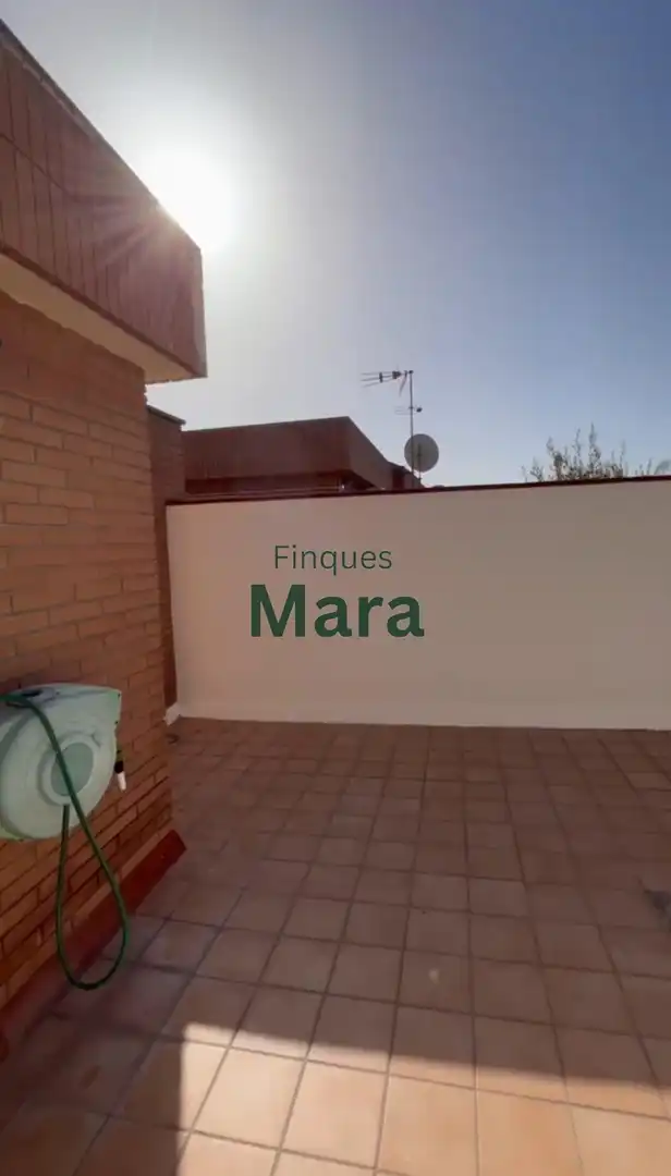 Dúplex amb terrassa en venda a Carrer Carrer Benviure, imagen 3