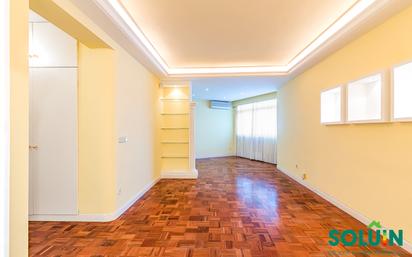 Flat for sale in  Madrid Capital  with Air Conditioner, Heating and Parquet flooring