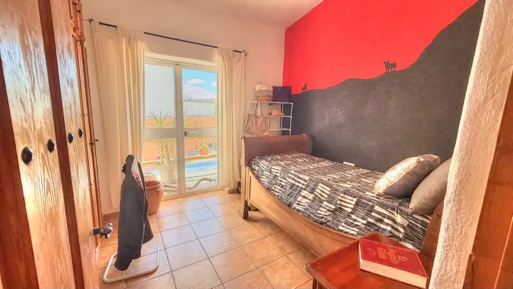Dormitori de Finca rústica en venda en Periana amb Terrassa, Traster i Piscina