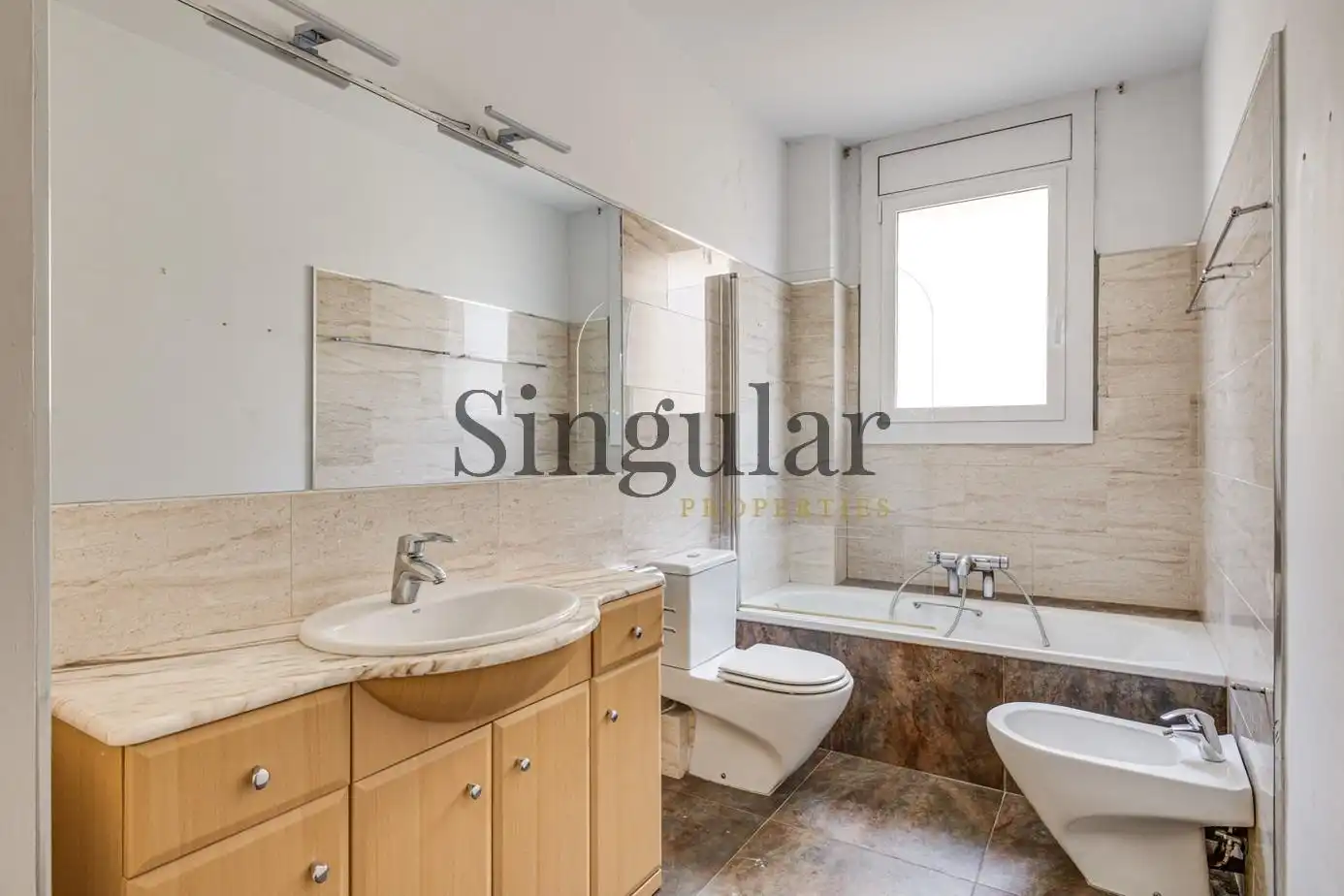Habitación de Piso en venta en Barcelona con Calefacción y Alarma