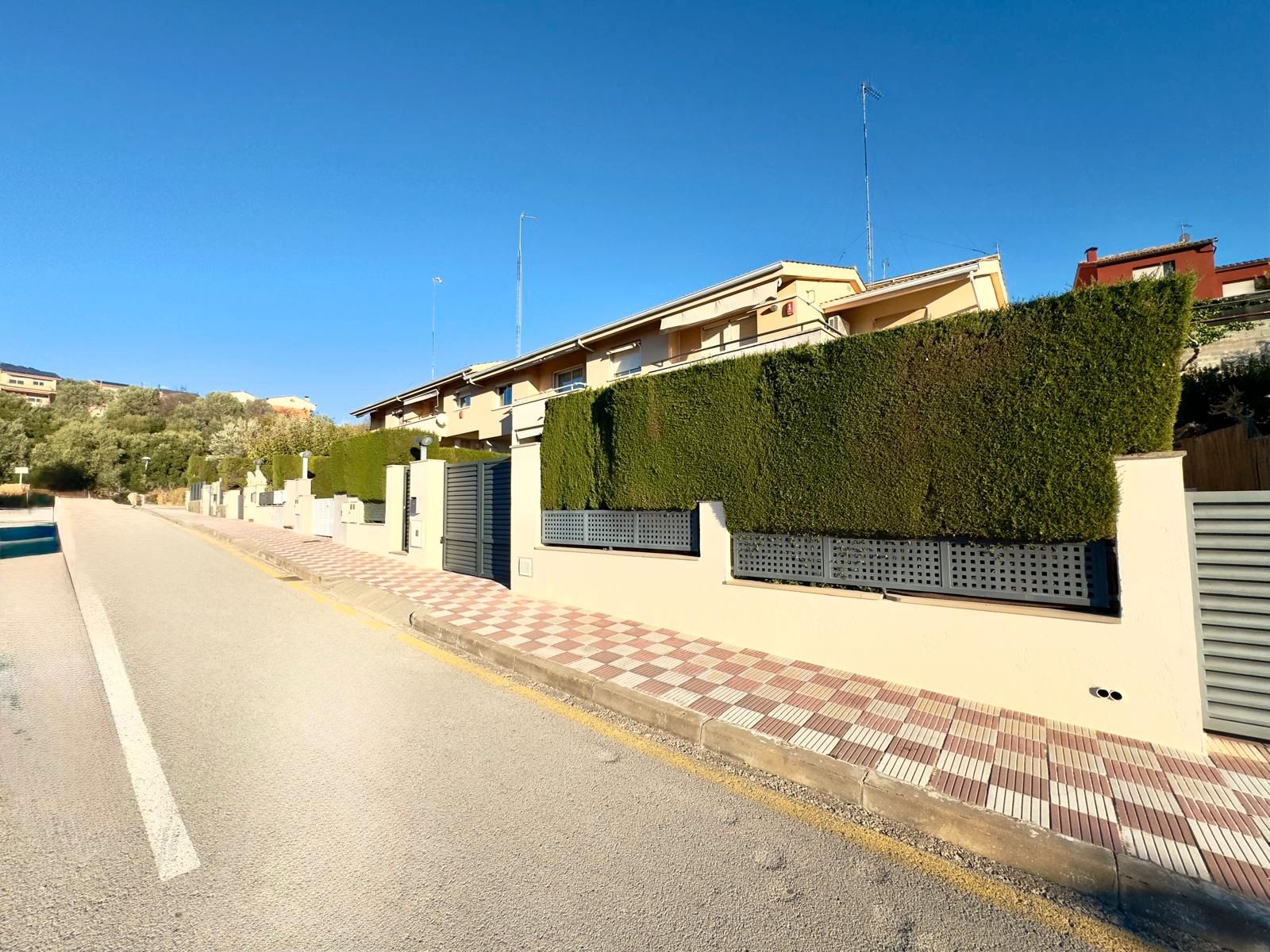 Casa adosada en venda a Olesa de Montserrat