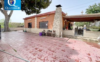 Vista exterior de Casa o xalet en venda en Alicante / Alacant amb Aire condicionat, Terrassa i Traster