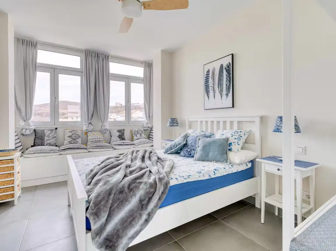 Dormitori de Apartament de lloguer en Las Palmas de Gran Canaria amb Aire condicionat, Calefacció i Parquet