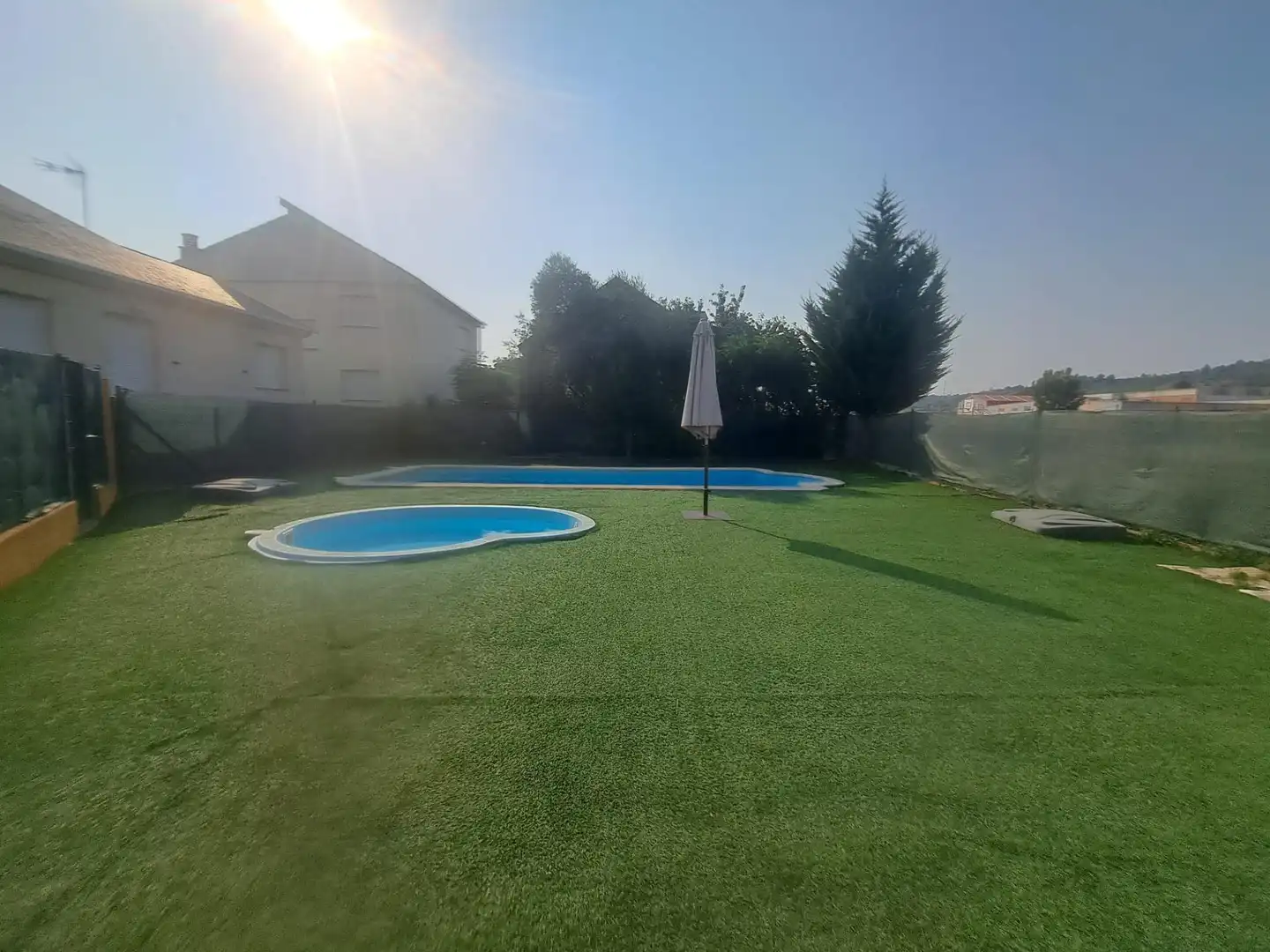 Piscina de Casa adosada en venta en Bembibre con Calefacción, Terraza y Balcón