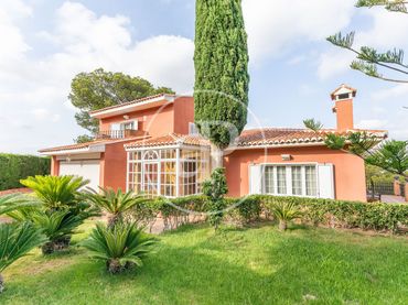 House with balcony for sale in El Bosque