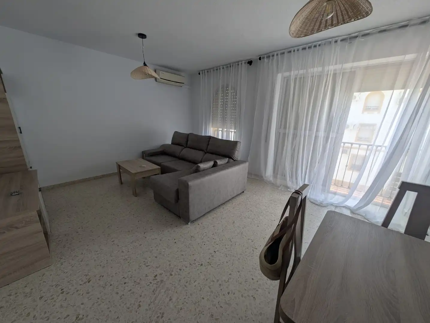 Sala d'estar de Pis de lloguer en Lucena amb Aire condicionat, Moblat i Forn