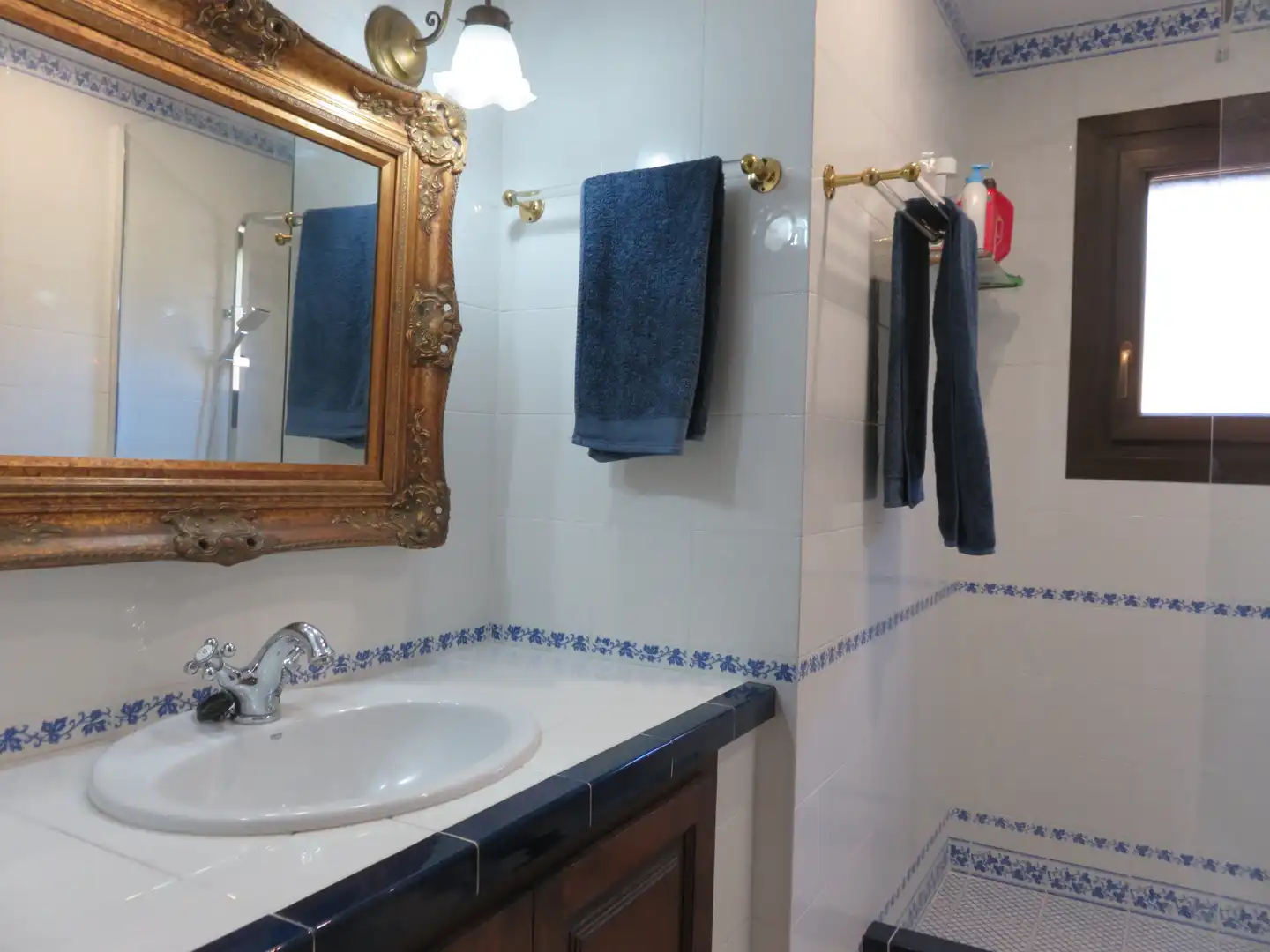 Baño de Casa adosada en venta en L'Estartit con Aire acondicionado, Calefacción y Jardín privado