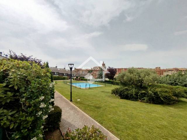 Casa adosada en Venta en Calle Hijas De La Caridad en Viana