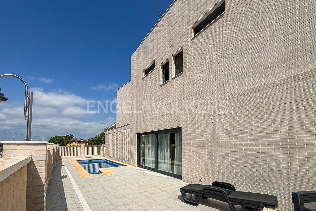 Exterior view of House or chalet for sale in Cullera  with Air Conditioner, Heating and Terrace