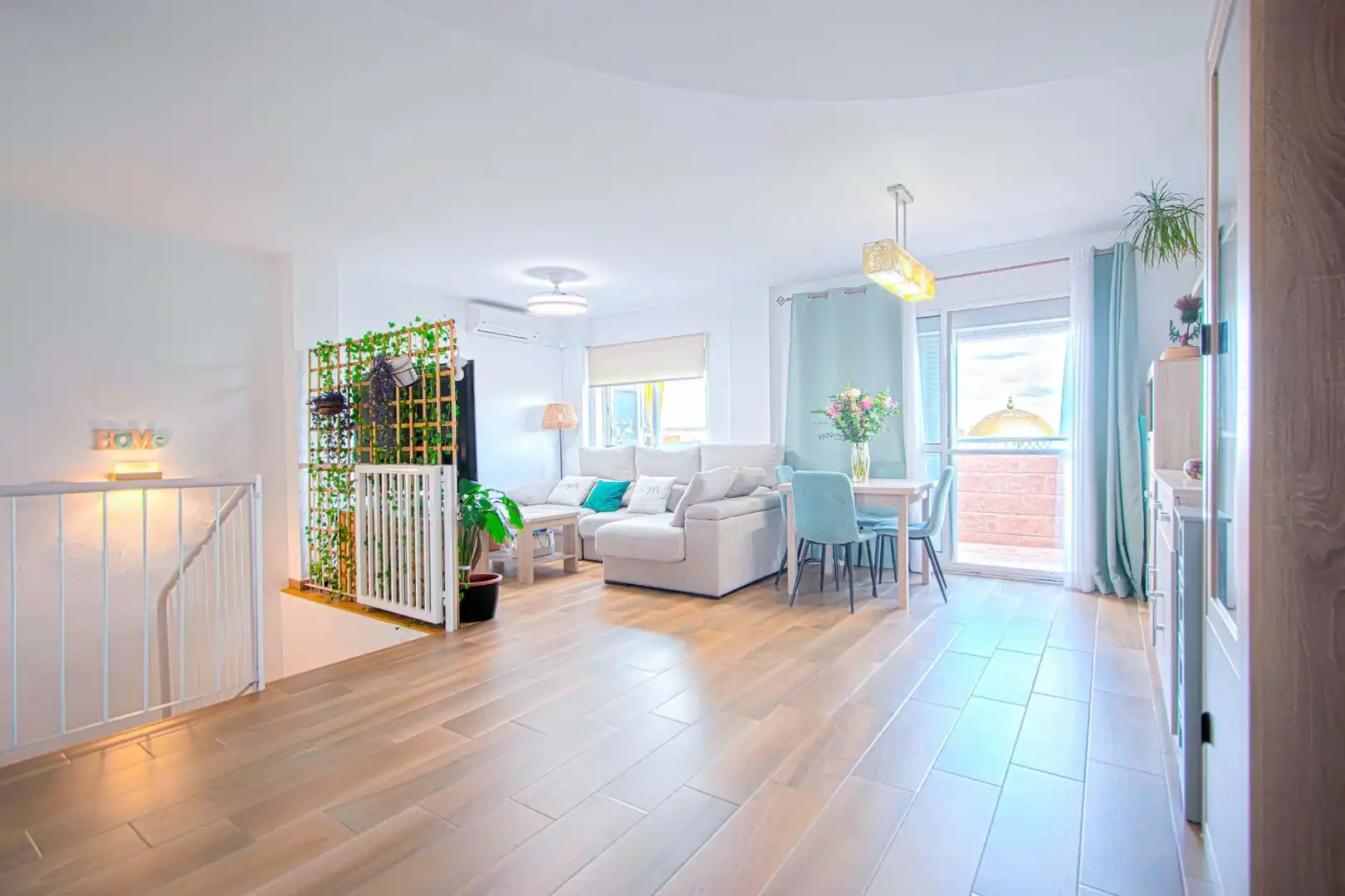 Wohnzimmer von Maisonette zum Verkauf in Sevilla mit Klimaanlage, Heizung und Terrasse