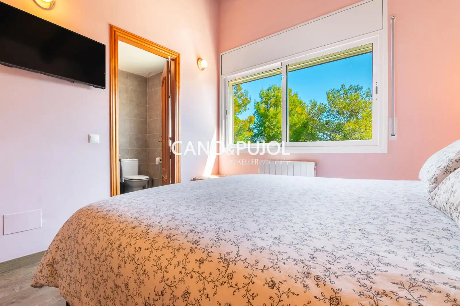 Habitación de Casa o chalet en venta en Corbera de Llobregat con Calefacción, Terraza y Trastero
