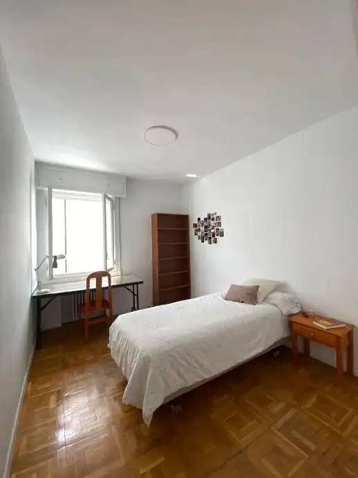 Dormitori de Pis de lloguer en  Pamplona / Iruña amb Calefacció, Parquet i Traster