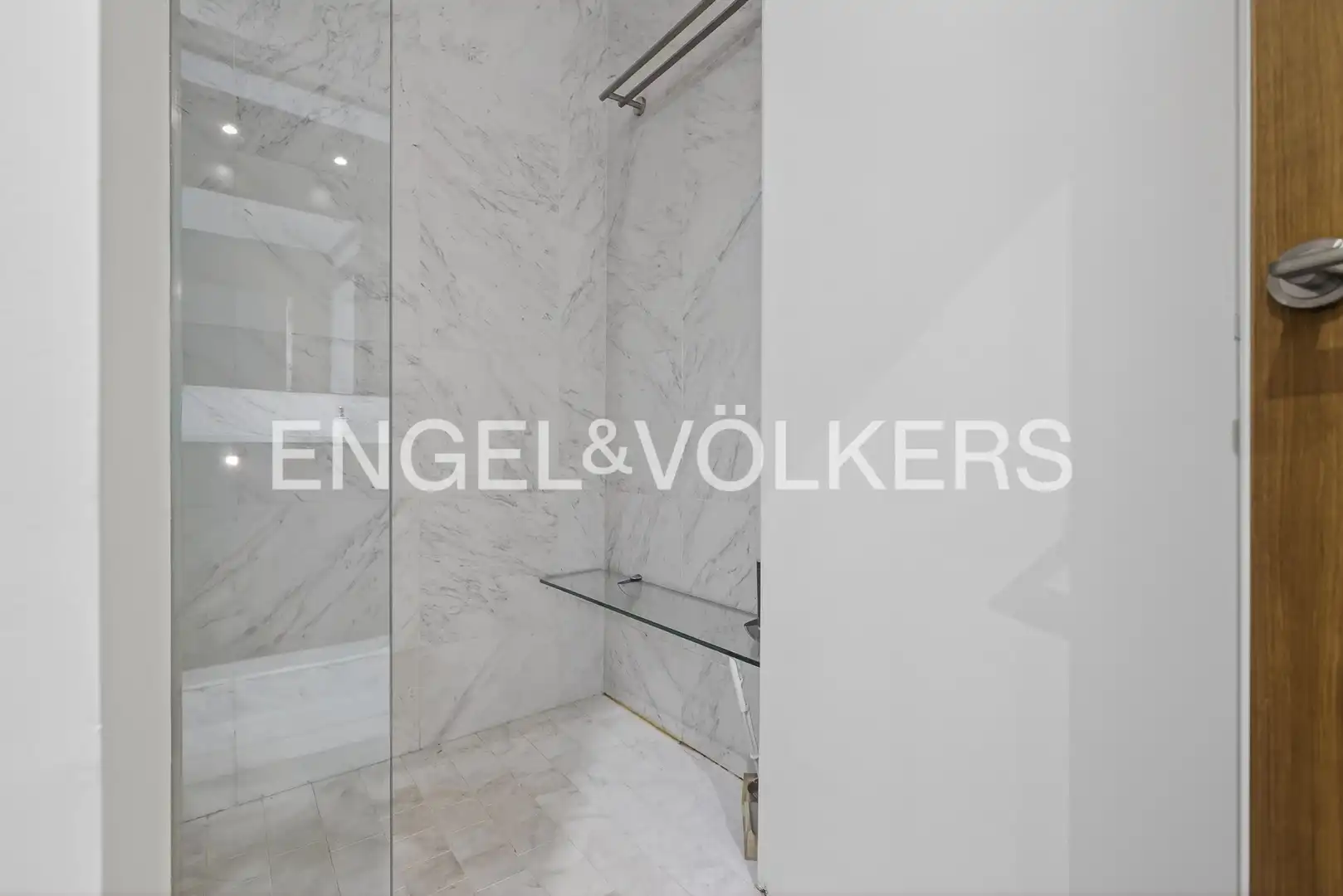 Badezimmer von Wohnungen zur Miete in Sevilla mit Klimaanlage, Heizung und Balkon