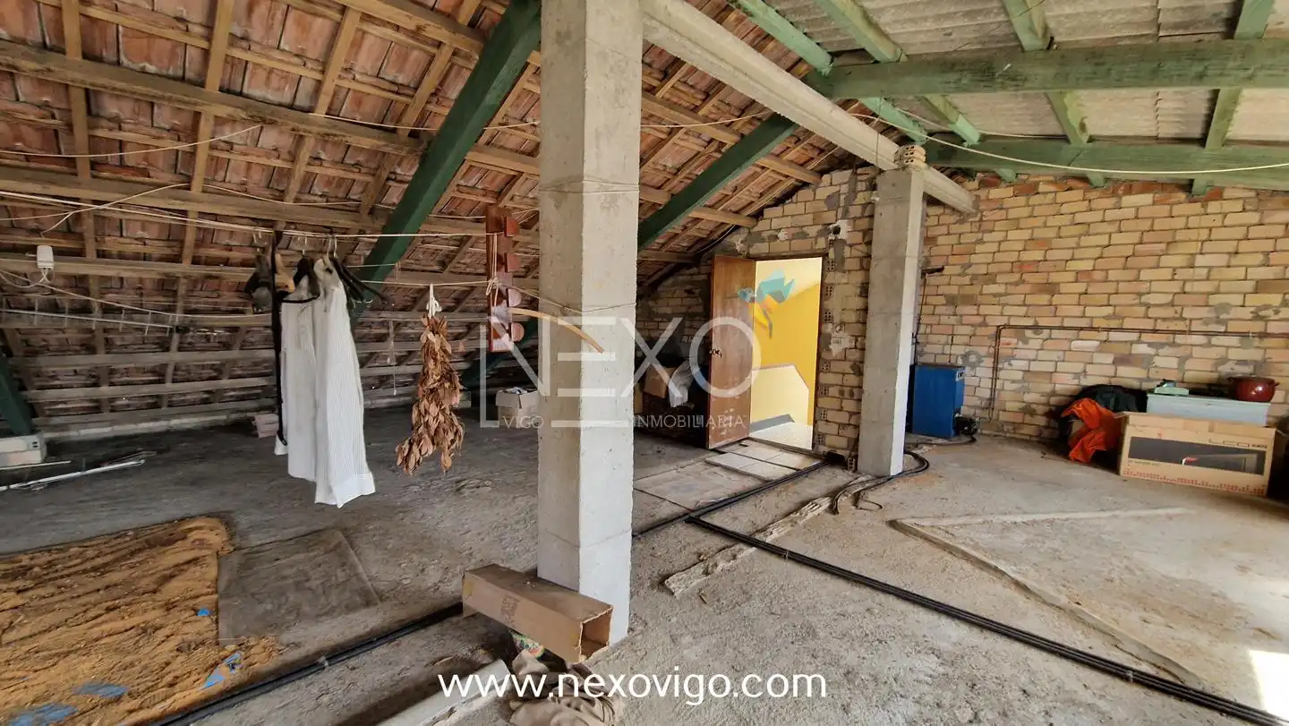 Casa o xalet en venda en Cangas  amb Calefacció, Jardí privat i Parquet