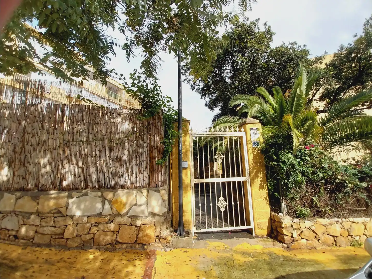 Außenansicht von Wohnung zur Miete in Mijas mit Klimaanlage, Heizung und Privatgarten