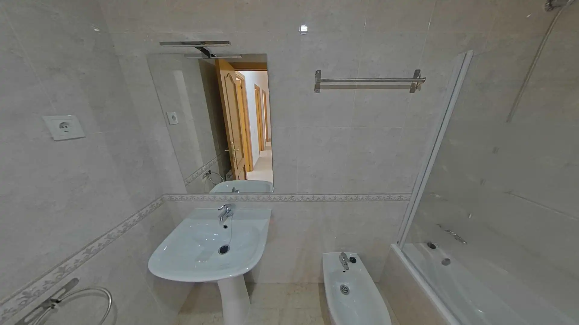 Bathroom of Flat for sale in Terrassa  with Heating