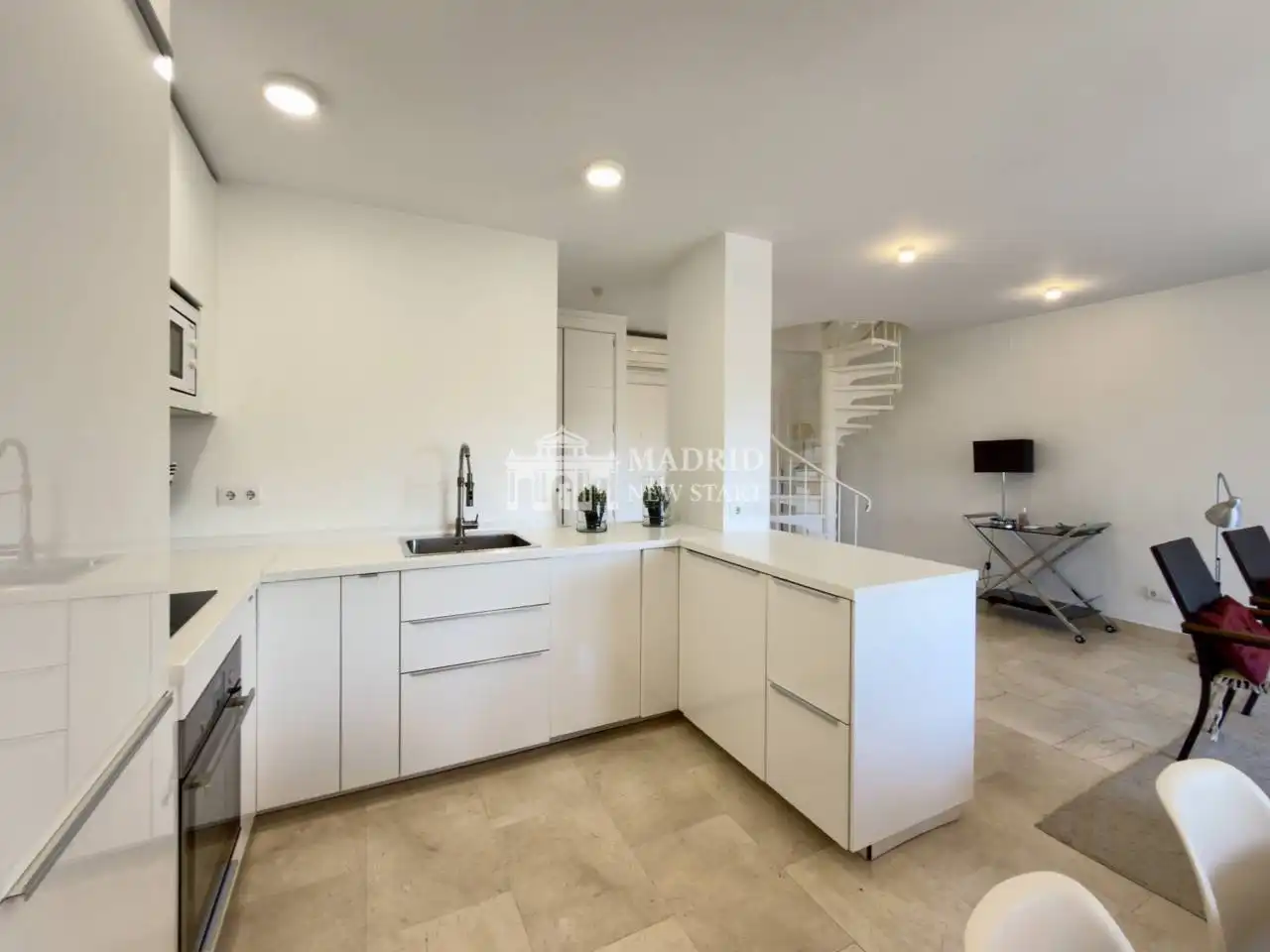 Cocina de Dúplex de alquiler en Madrid con Aire acondicionado, Calefacción y Amueblado