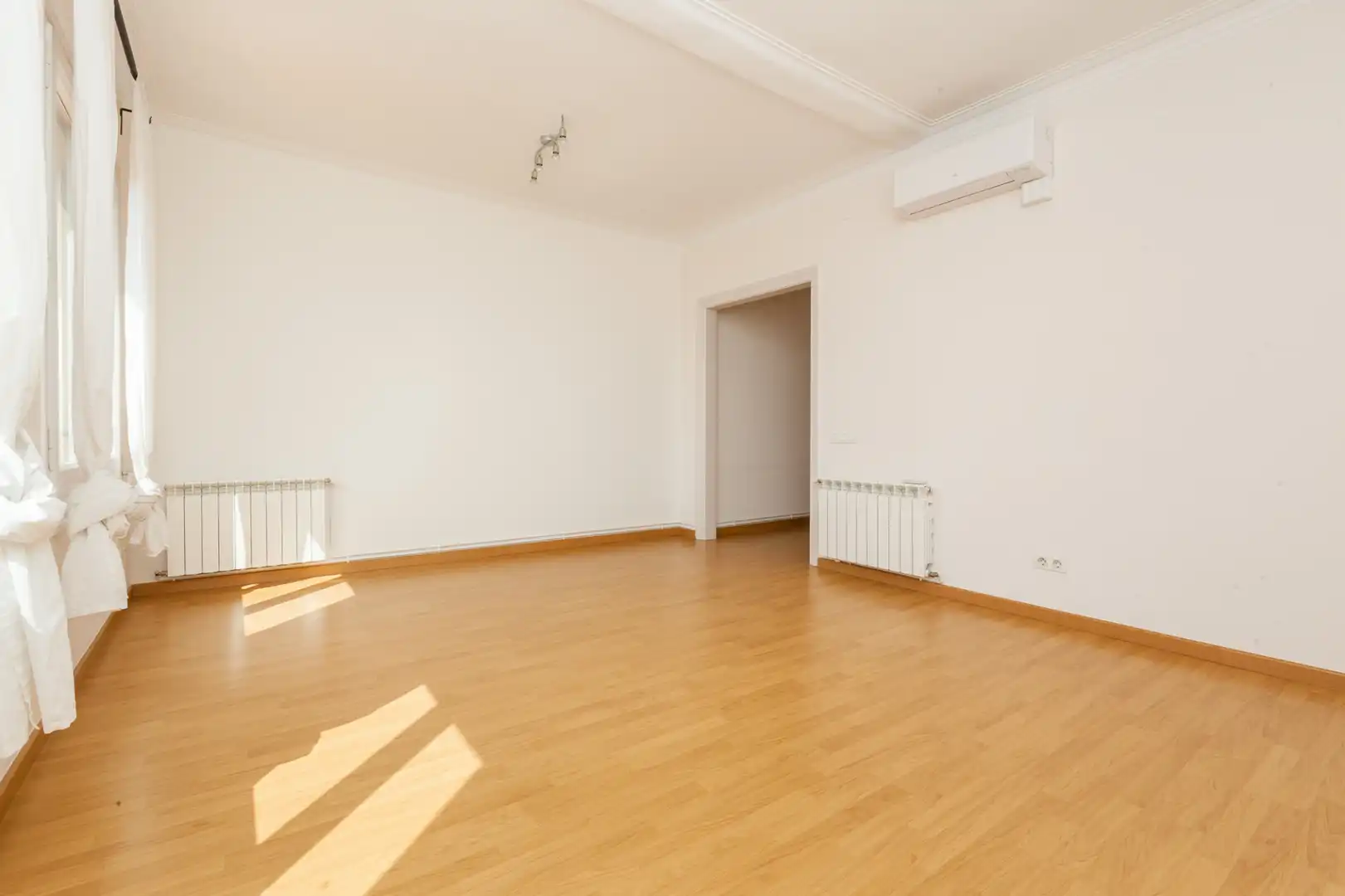 Wohnung zur Miete in Carrer de Casanova, L'Antiga Esquerra de l'Eixample