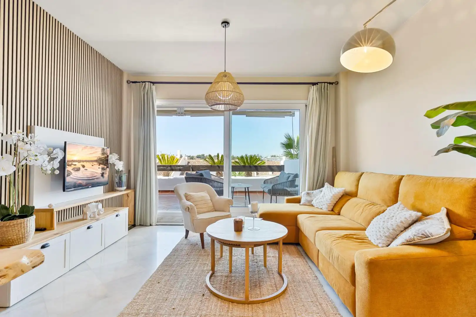 Living room of Apartments for sale in Marbella  with Air Conditioner, Heating and Terrace