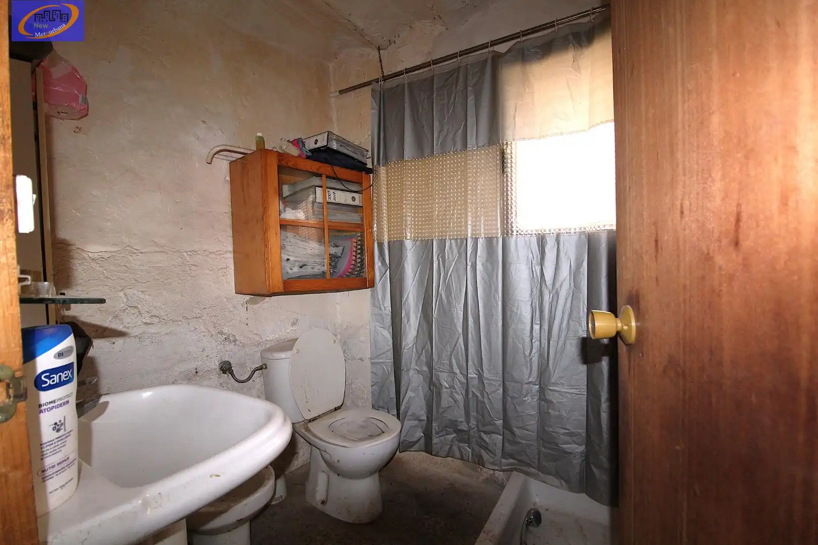 Bathroom of Houses for sale in Caudete de las Fuentes