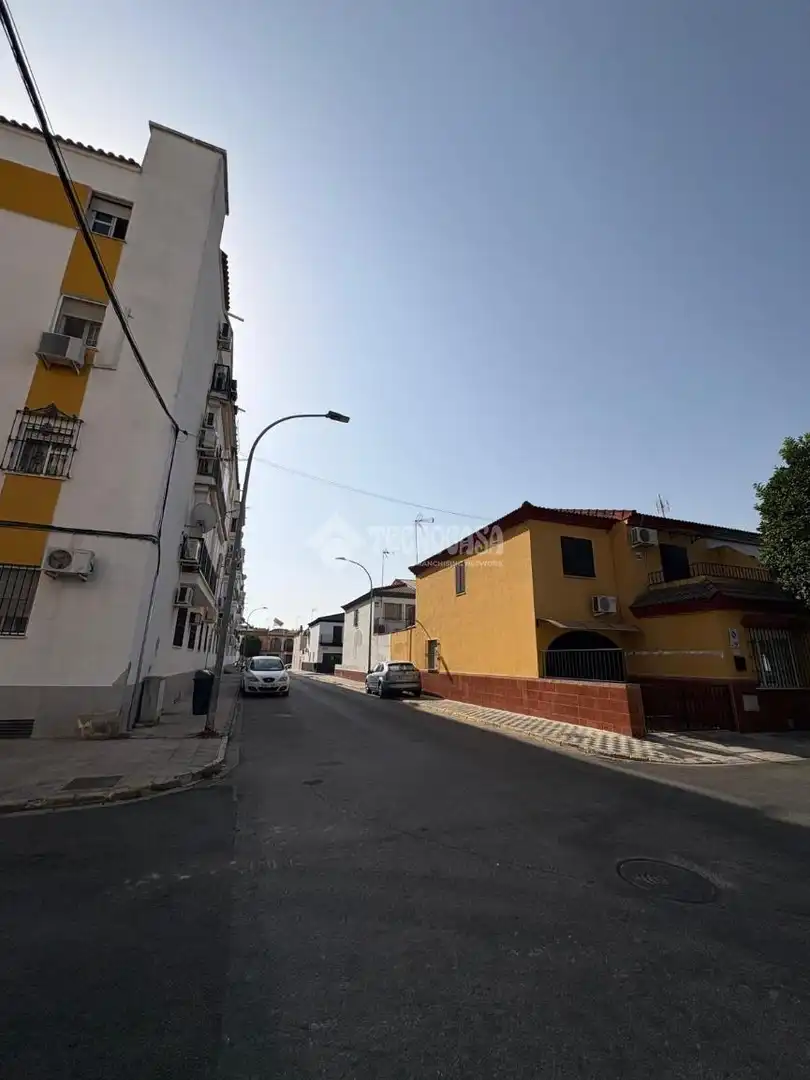 Vista exterior de Piso en venta en La Rinconada con Aire acondicionado