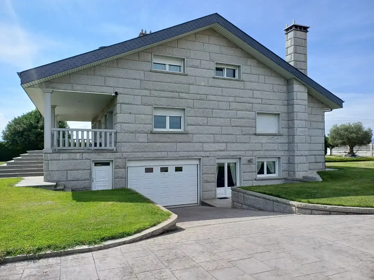 Vista exterior de Casa o xalet en venda en Xinzo de Limia amb Jardí privat, Parquet i Traster