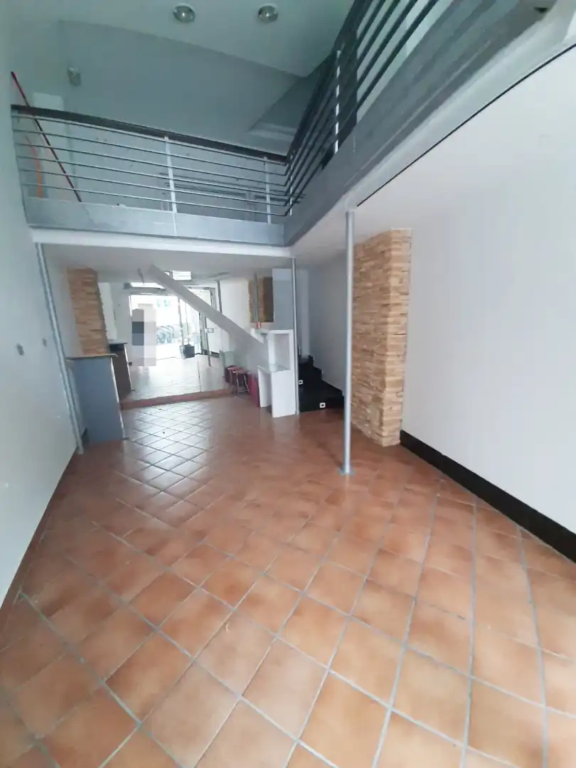 Local comercial de lloguer a Avenida Constitucion 84, imagen 5