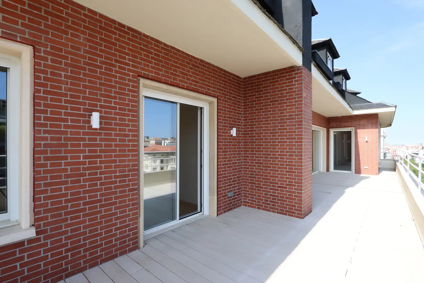 Vista exterior de Àtic en venda en Madrid amb Aire condicionat, Calefacció i Parquet