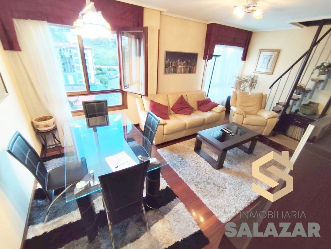 Sala d'estar de Pis en venda en Bilbao  amb Calefacció, Traster i Moblat