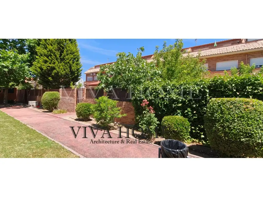 Exterior view of Houses for sale in Parla