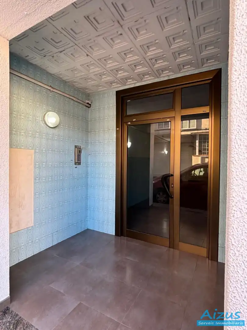 Piso con terraza en venta en Col.legis Nous