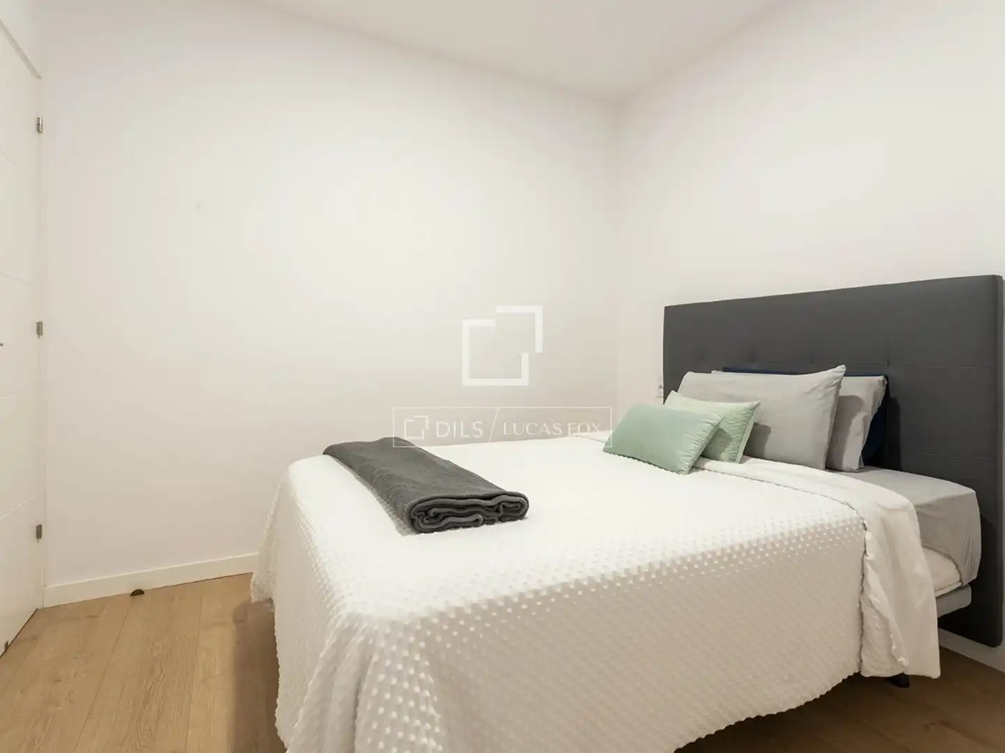Schlafzimmer von Wohnung zum Verkauf in Barcelona mit Klimaanlage, Möbliert und Balkon