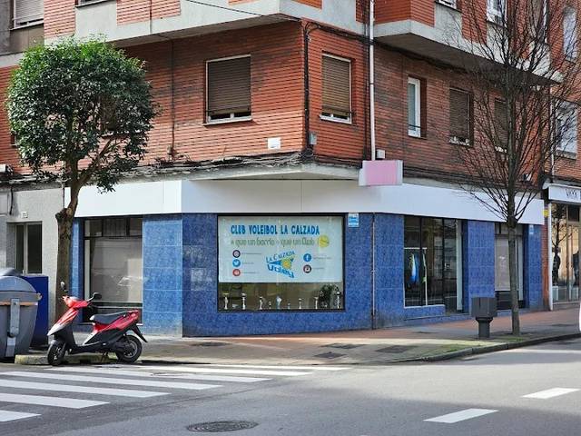 Local comercial en Venta en Calle Carlos V en La Calzada