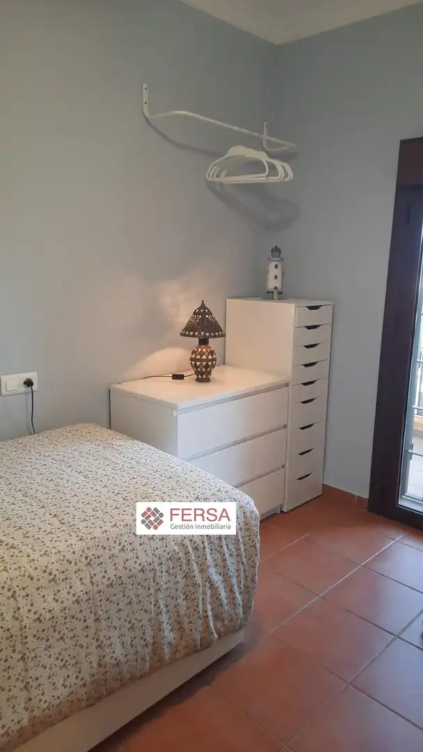 Dormitori de Casa adosada en venda en El Puerto de Santa María amb Aire condicionat, Calefacció i Jardí privat