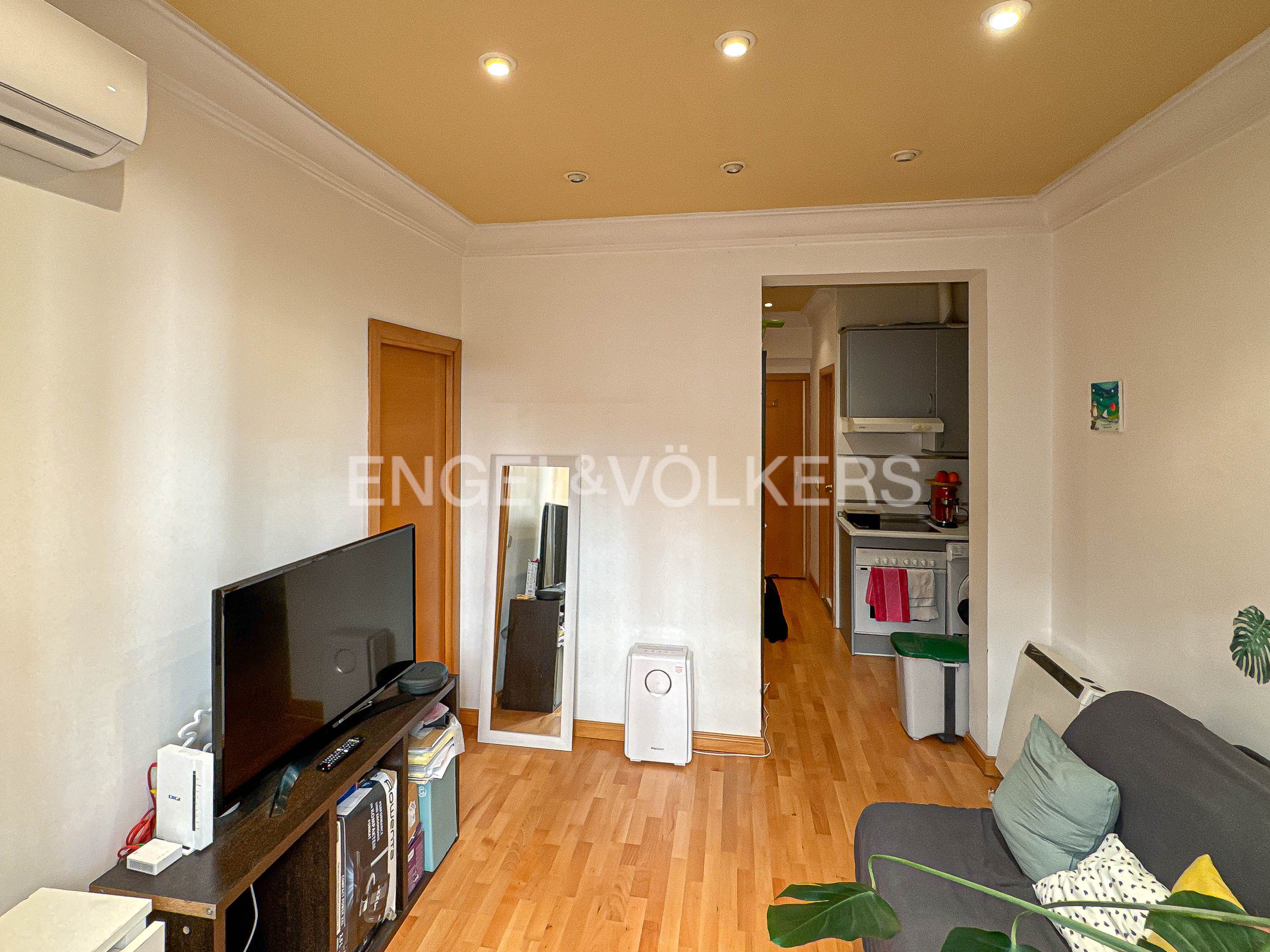 Living room of Apartment for sale in  Madrid Capital  with Air Conditioner, Heating and Furnished
