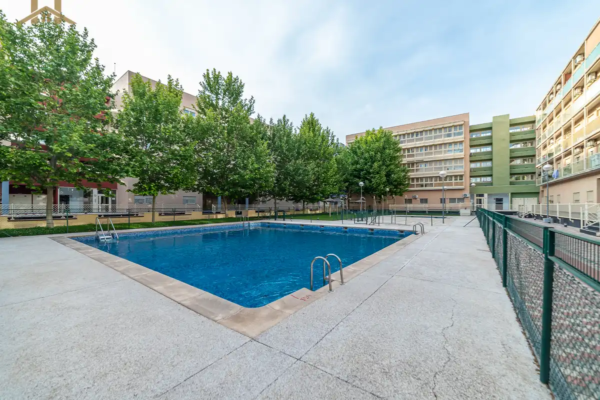 Pis amb piscina en venda a Calle Juan Genovés