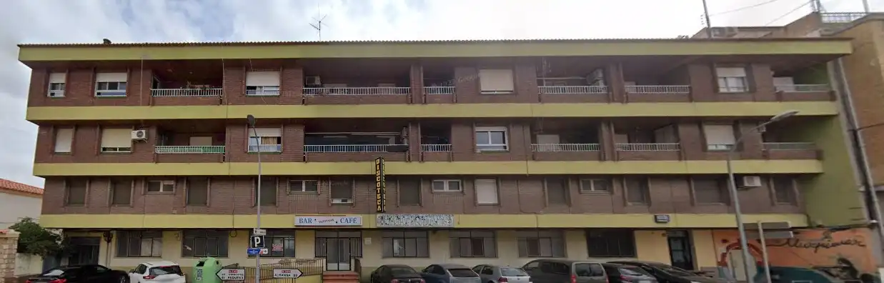Außenansicht von Gebäude zur Miete in Ayora