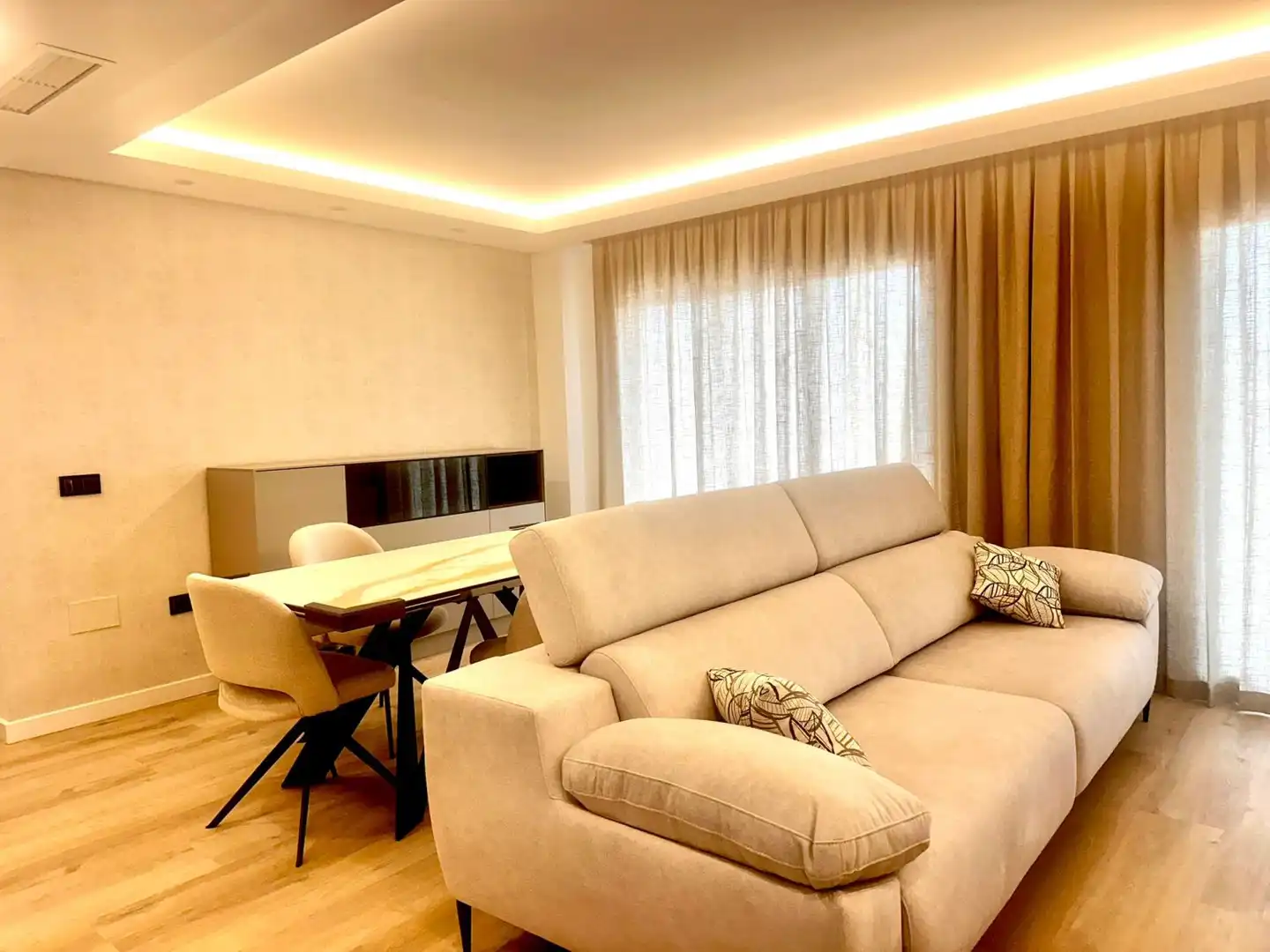 Sala d'estar de Àtic de lloguer en Marbella amb Terrassa, Traster i Balcó