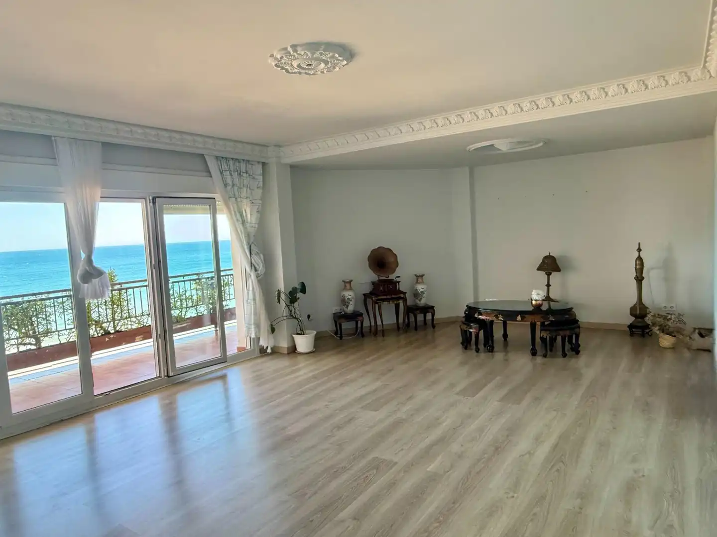 Sala d'estar de Pis en venda en Cádiz amb Terrassa i Balcó